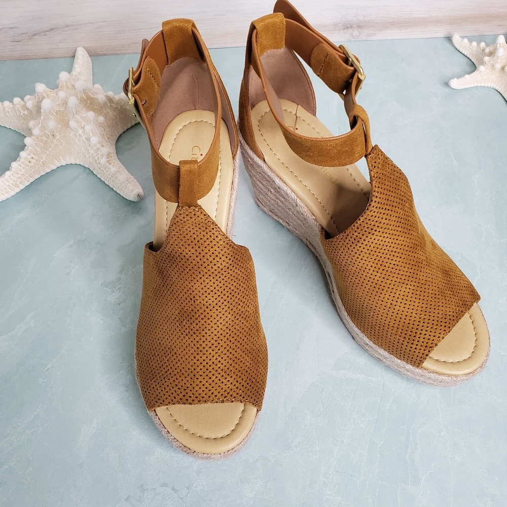NEW Perforated Espadrille Platform Wedge Sandals - Picture 5 of 8